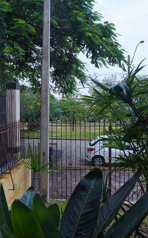 Casa à venda com 350m², 4 quartos e 4 vagasSala - Vista