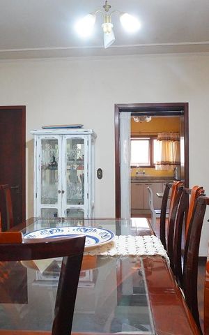 Casa à venda com 350m², 4 quartos e 4 vagasSala