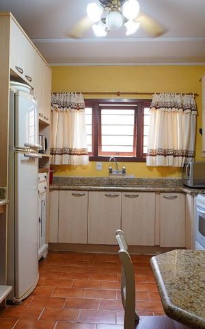 Casa à venda com 350m², 4 quartos e 4 vagasCozinha