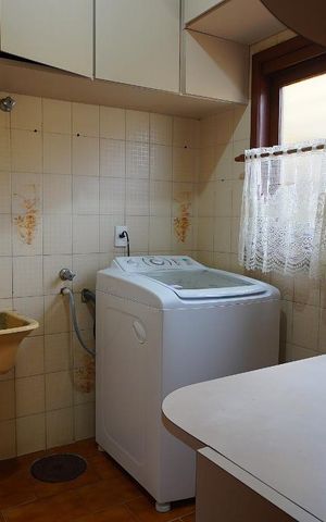 Casa à venda com 350m², 4 quartos e 4 vagasArea de Serviço