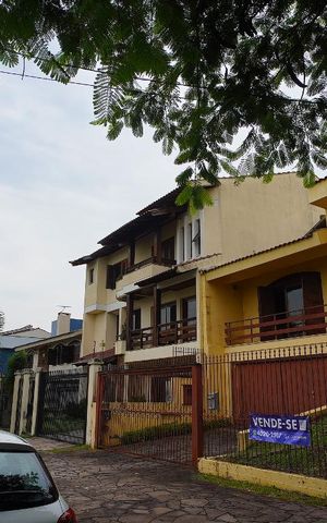 Casa à venda com 350m², 4 quartos e 4 vagasFachada da Casa