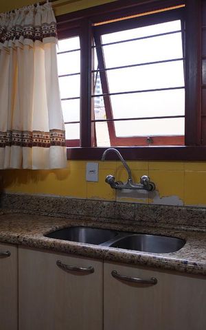 Casa à venda com 350m², 4 quartos e 4 vagasCozinha