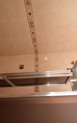 Casa à venda com 301m², 3 quartos e 6 vagasBanheiro da Suíte 2