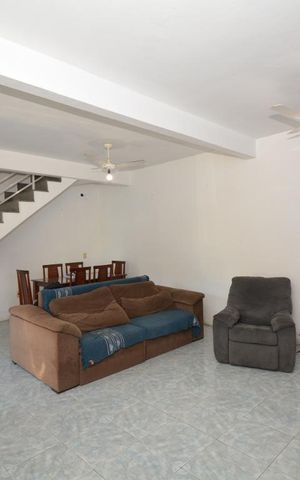 Casa à venda com 301m², 3 quartos e 6 vagasSala
