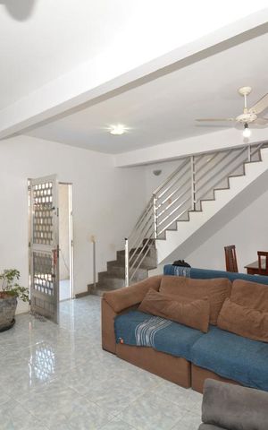 Casa à venda com 301m², 3 quartos e 6 vagasSala