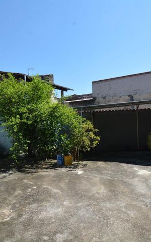 Casa à venda com 301m², 3 quartos e 6 vagasQuintal - Garagem