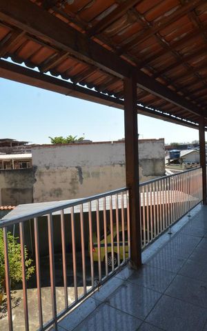 Casa à venda com 301m², 3 quartos e 6 vagasVaranda da Sala e dos Quartos do Segundo andar