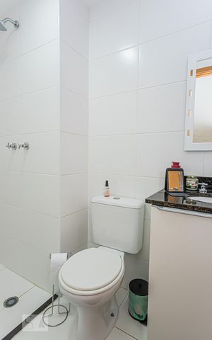 Apartamento à venda com 64m², 2 quartos e 2 vagas Apartamento à venda com 64m², 2 quartos e 2 vagasBanheiro