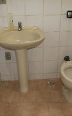 Casa à venda com 187m², 4 quartos e 3 vagasBanheiro 1