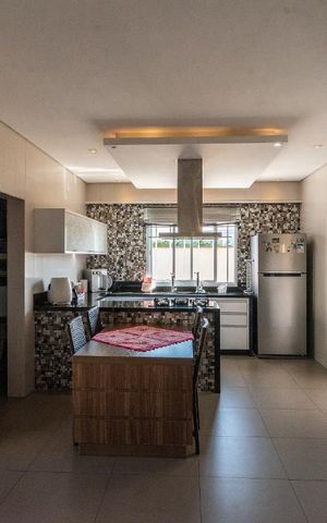 Casa de condomínio à venda com 400m², 5 quartos e 4 vagas Casa de condomínio à venda com 400m², 5 quartos e 4 vagasCozinha