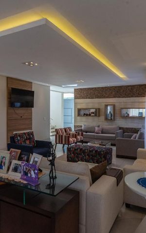 Casa de condomínio à venda com 400m², 5 quartos e 4 vagas Casa de condomínio à venda com 400m², 5 quartos e 4 vagasSala de Estar