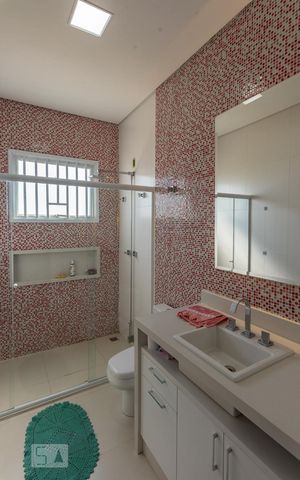 Casa de condomínio à venda com 400m², 5 quartos e 4 vagas Casa de condomínio à venda com 400m², 5 quartos e 4 vagasBanheiro da Suíte 3