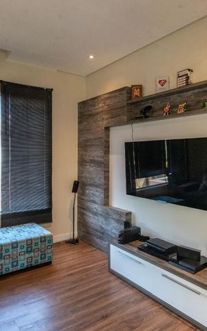 Casa de condomínio à venda com 400m², 5 quartos e 4 vagas Casa de condomínio à venda com 400m², 5 quartos e 4 vagasSala de TV