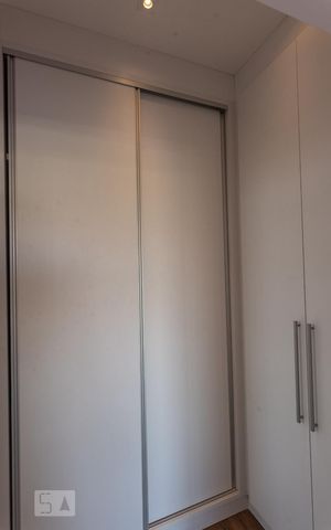 Casa de condomínio à venda com 400m², 5 quartos e 4 vagas Casa de condomínio à venda com 400m², 5 quartos e 4 vagasCloset da Suíte 3