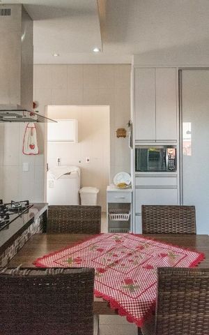 Casa de condomínio à venda com 400m², 5 quartos e 4 vagas Casa de condomínio à venda com 400m², 5 quartos e 4 vagasCozinha