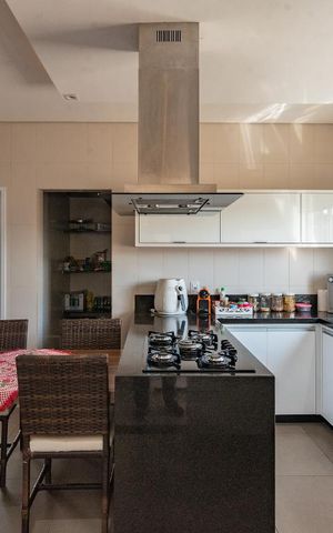 Casa de condomínio à venda com 400m², 5 quartos e 4 vagas Casa de condomínio à venda com 400m², 5 quartos e 4 vagasCozinha