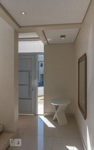 Casa de condomínio à venda com 400m², 5 quartos e 4 vagas Casa de condomínio à venda com 400m², 5 quartos e 4 vagasHall de Entrada