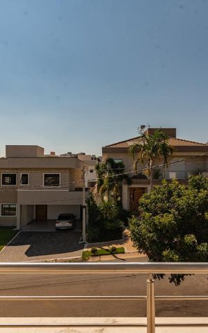 Casa de condomínio à venda com 400m², 5 quartos e 4 vagas Casa de condomínio à venda com 400m², 5 quartos e 4 vagasVaranda do Escritório