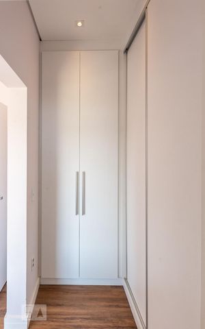 Casa de condomínio à venda com 400m², 5 quartos e 4 vagas Casa de condomínio à venda com 400m², 5 quartos e 4 vagasCloset da Suíte 2