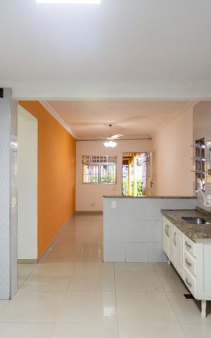 Casa à venda com 110m², 3 quartos e 2 vagas Casa à venda com 110m², 3 quartos e 2 vagasCozinha