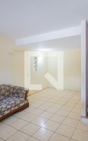 Casa à venda com 100m², 3 quartos e 2 vagas Casa à venda com 100m², 3 quartos e 2 vagasSala