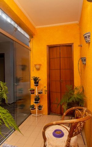 Casa à venda com 260m², 3 quartos e 6 vagas Casa à venda com 260m², 3 quartos e 6 vagasBanheiro Corredor