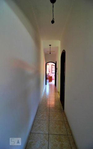 Casa à venda com 175m², 3 quartos e 2 vagasCorredor