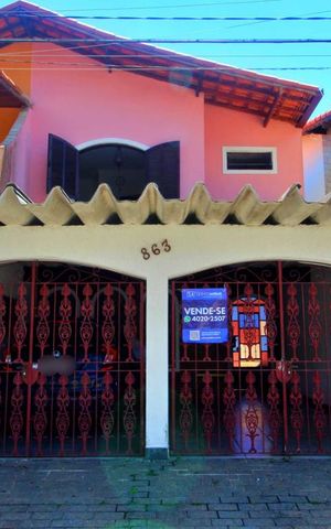 Casa à venda com 175m², 3 quartos e 2 vagasFachada