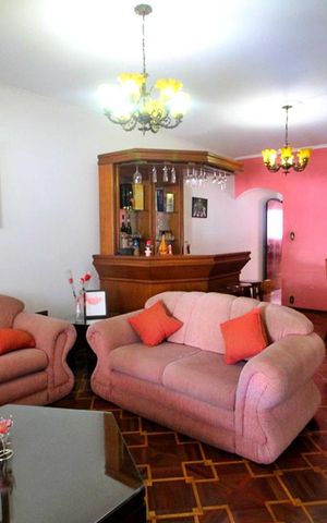 Casa à venda com 175m², 3 quartos e 2 vagasSala