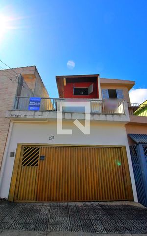 Casa para alugar com 65m², 2 quartos e 1 vagaFachada