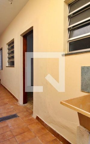 Casa para alugar com 65m², 2 quartos e 1 vagaÁrea de Serviço