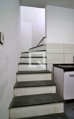 Casa para alugar com 65m², 2 quartos e 1 vagaEscada