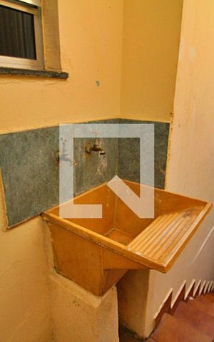 Casa para alugar com 65m², 2 quartos e 1 vagaÁrea de Serviço