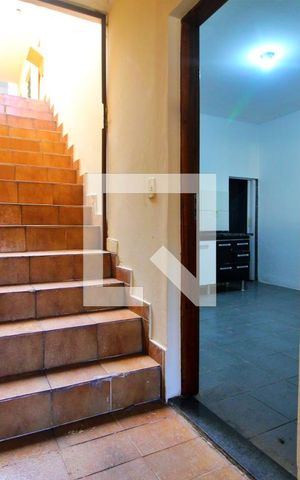 Casa para alugar com 65m², 2 quartos e 1 vagaEscada