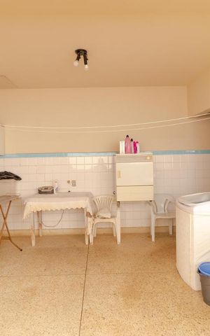 Casa à venda com 193m², 4 quartos e 5 vagas Casa à venda com 193m², 4 quartos e 5 vagasÁrea de Serviço 02
