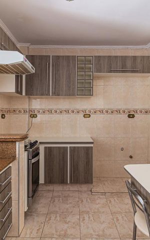 Casa à venda com 227m², 3 quartos e 4 vagas Casa à venda com 227m², 3 quartos e 4 vagasCozinha