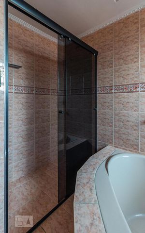 Casa à venda com 227m², 3 quartos e 4 vagas Casa à venda com 227m², 3 quartos e 4 vagasBanheiro da Suite