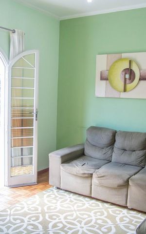 Casa à venda com 181m², 4 quartos e 5 vagas Casa à venda com 181m², 4 quartos e 5 vagasSala de TV