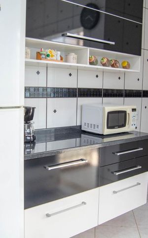 Casa à venda com 181m², 4 quartos e 5 vagas Casa à venda com 181m², 4 quartos e 5 vagasCozinha