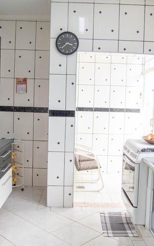 Casa à venda com 181m², 4 quartos e 5 vagas Casa à venda com 181m², 4 quartos e 5 vagasCozinha