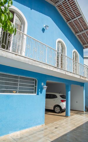 Casa à venda com 181m², 4 quartos e 5 vagas Casa à venda com 181m², 4 quartos e 5 vagasGaragem