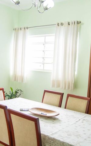 Casa à venda com 181m², 4 quartos e 5 vagas Casa à venda com 181m², 4 quartos e 5 vagasSala de Jantar