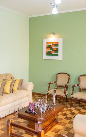 Casa à venda com 181m², 4 quartos e 5 vagas Casa à venda com 181m², 4 quartos e 5 vagasSala