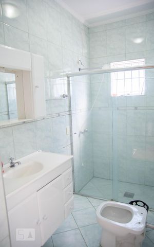 Casa à venda com 181m², 4 quartos e 5 vagas Casa à venda com 181m², 4 quartos e 5 vagasBanheiro da Suíte