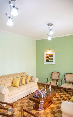 Casa à venda com 181m², 4 quartos e 5 vagas Casa à venda com 181m², 4 quartos e 5 vagasSala