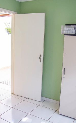 Casa à venda com 181m², 4 quartos e 5 vagas Casa à venda com 181m², 4 quartos e 5 vagasEscritório