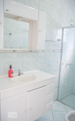 Casa à venda com 181m², 4 quartos e 5 vagas Casa à venda com 181m², 4 quartos e 5 vagasBanheiro da Suíte