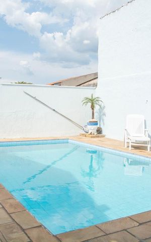Casa à venda com 181m², 4 quartos e 5 vagas Casa à venda com 181m², 4 quartos e 5 vagasPiscina