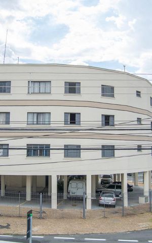 Casa à venda com 181m², 4 quartos e 5 vagas Casa à venda com 181m², 4 quartos e 5 vagasVista Sala de TV