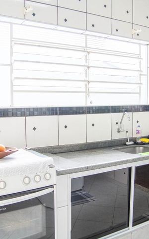 Casa à venda com 181m², 4 quartos e 5 vagas Casa à venda com 181m², 4 quartos e 5 vagasCozinha